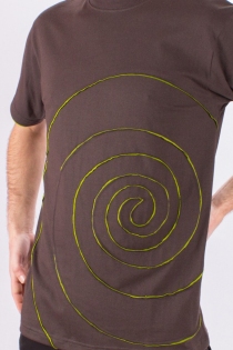 Tee shirt Spirale Tribe Fond Brun fonc&eacute; design Lime t-shirt tribale brun lime contrast&eacute;