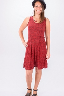 Robe Prune Hypnotik robe fluide au motif vibrant