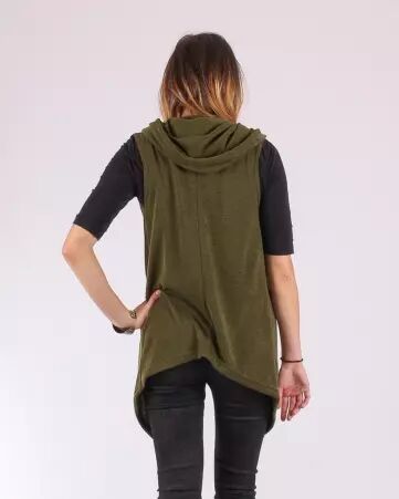 Gilet Yoko Olive pi�ce mode � l'esth�tique �pur�e et facile � associer � l'esprit urbain