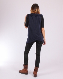 Gilet Yoko Navy blue maille chaude &agrave; la ligne moderne et au port&eacute; &eacute;l&eacute;gant au style intemporel