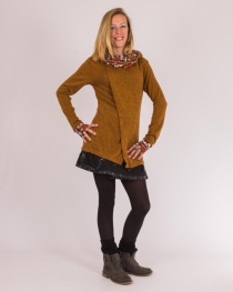 Gilet Madura&iuml; Hoodie Camel v&ecirc;tement en maille conjuguant confort et raffinement