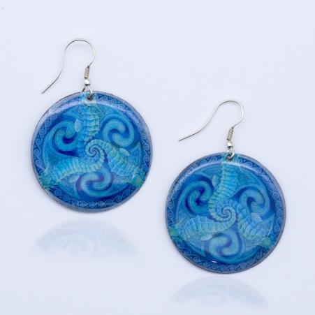 Boucle d'oreille Blue Triskell bijou mode � l'esth�tique graphique