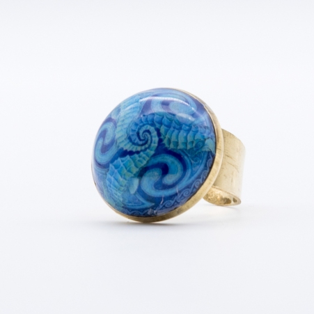 Bague Blue Triskell cr�ation au caract�re artistique affirm�