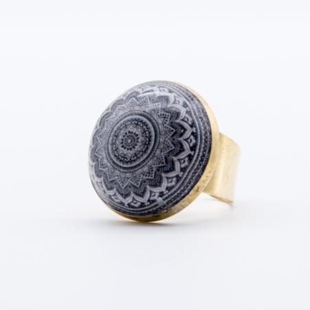 Bague Puri Mandala � l'esth�tique artisanale et contemporaine