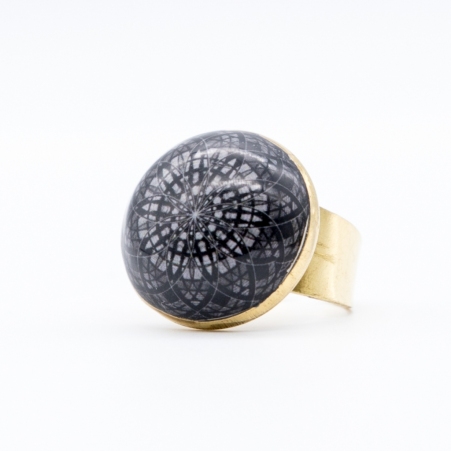 Bague Mandala Mystery � l'esth�tique artisanale et contemporaine