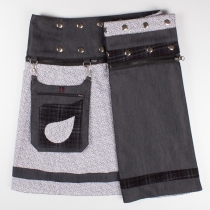 Jupe r&eacute;versible Denim style Japan courte pi&egrave;ce vestimentaire au caract&egrave;re actuel et aux finitions propres