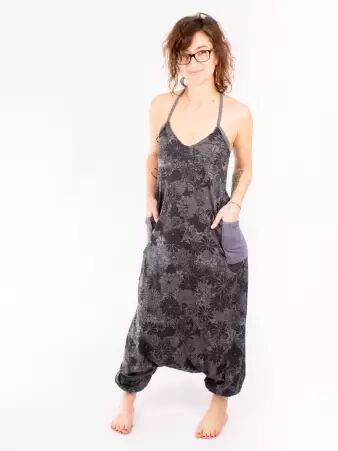 Combinaison Wild Gris v�tement f�minin au tomb� fluide et � l'esth�tique raffin�e