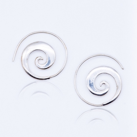 Boucles d'oreilles spirale argent�es article mode � l'esth�tique actuelle