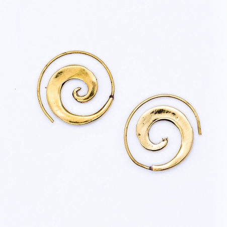 Boucles d'oreilles spirales laitonn�es �l�ment mode au design soign�