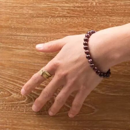 Bracelet Grenat pi�ce vestimentaire au style tendance