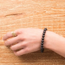 Bracelet Onyx noir mat pi&egrave;ce vestimentaire au style tendance