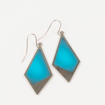 Boucle d'oreille Losange bleu accessoire bijou au look g&eacute;om&eacute;trique