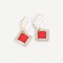 Boucle d'oreille Square rouge accessoire bijou au look dynamique