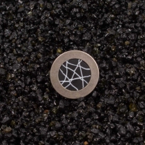 Bague sph&egrave;re Noir cr&eacute;ation de caract&egrave;re au style distinctif