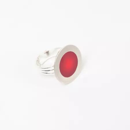 Bague sph�re Rouge cr�ation au caract�re artistique affirm�