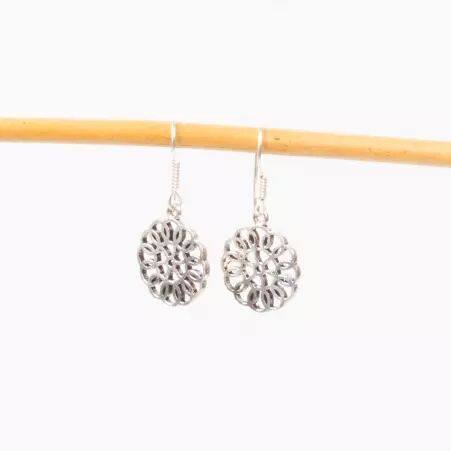 Boucles d'oreilles fleur de vie argent�es PM accessoire textile au look moderne