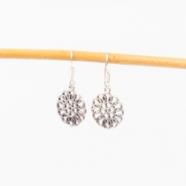 Boucles d'oreilles fleur de vie argent&eacute;es PM &eacute;l&eacute;ment mode au design soign&eacute;