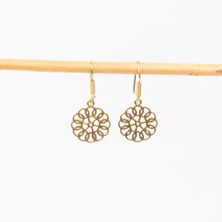 Boucles d'oreilles fleur de vie laitonn�es accessoire textile au look moderne
