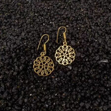 Boucles d'oreilles fleur de vie laitonn�es accessoire textile au look moderne