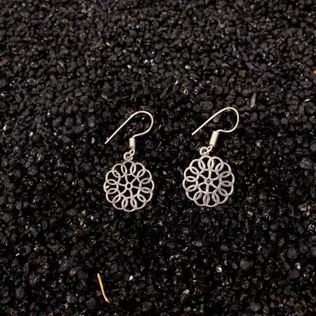 Boucles d'oreilles fleur de vie argent�es PM accessoire textile au look moderne