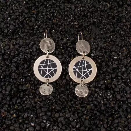 Boucle d'oreille Sphere noir bijou mode � l'allure chic
