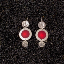 Boucle d'oreille Sphere rouge accessoire bijou au style affirm&eacute;