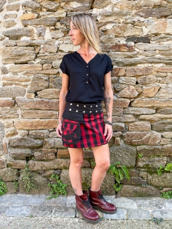 Jupe r�versible Campbell Scotland Tartan Rouge courte cr�ation mode au design �pur� et � l'esprit casual chic