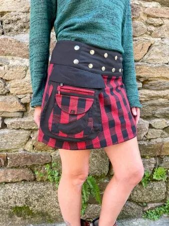 Jupe r�versible Campbell Scotland Tartan Rouge courte cr�ation mode au design �pur� et � l'esprit casual chic