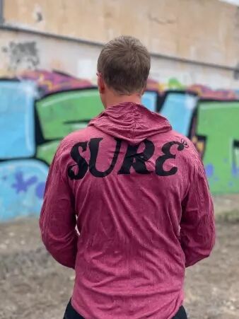 Hoodie Pirate Bordeaux cr�ation textile pens�e pour le confort et le style quotidien
