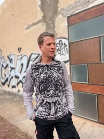 Hoodie Barong Gris v�tement chaud � l'esth�tique moderne et facile � associer