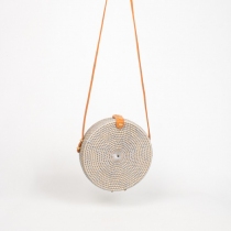 Sac en rotin tress&eacute; rond bicolore cr&egrave;me et argent style boh&egrave;me accessoire &eacute;l&eacute;gant