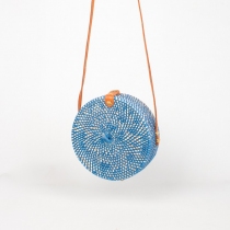Sac en rotin tress&eacute; rond bicolore z&eacute;br&eacute; bleu style boh&egrave;me accessoire original
