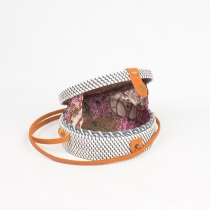 Sac en rotin tress&eacute; rond bicolore z&eacute;br&eacute; noir et blanc sac rond graphique