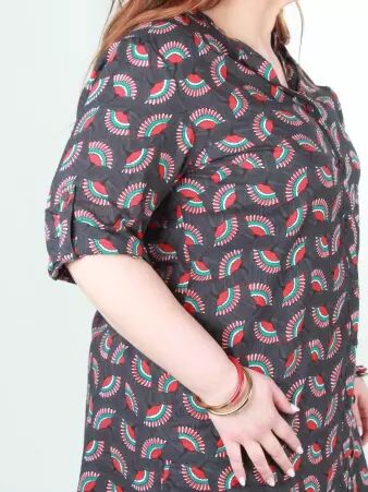 Blouse chemisier Fleur de mariage gris cr�ation de caract�re au style distinctif