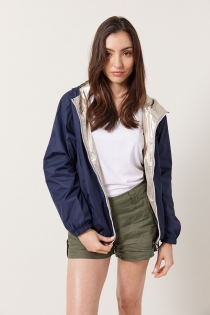 Imperm&eacute;able court r&eacute;versible navy/or maille douce offrant un port&eacute; agr&eacute;able et &eacute;l&eacute;gant