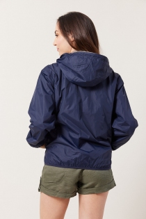 Imperm&eacute;able court r&eacute;versible navy/or v&ecirc;tement en maille &agrave; la coupe confortable et &agrave; l'allure contemporaine