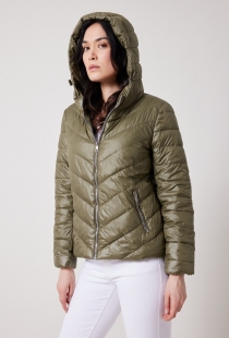 Doudoune courte &agrave; capuche kaki v&ecirc;tement mode conjuguant confort, style et modernit&eacute;