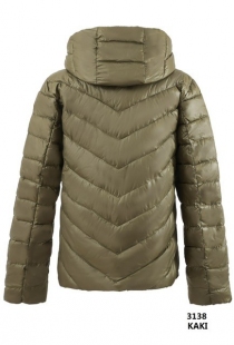 Doudoune courte &agrave; capuche kaki cr&eacute;ation textile &agrave; l'identit&eacute; forte et &agrave; la ligne actuelle