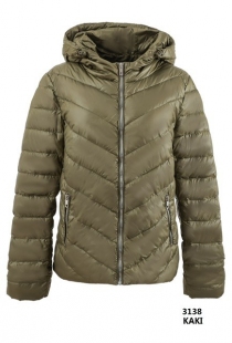 Doudoune courte &agrave; capuche kaki pi&egrave;ce de mode &agrave; la coupe pr&eacute;cise et &agrave; l'allure contemporaine