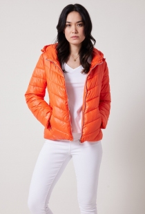 Doudoune courte &agrave; capuche orange v&ecirc;tement mode conjuguant confort, style et modernit&eacute;