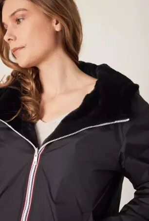 Parka courte r�versible fausse fourrure noire parka confortable et styl�e