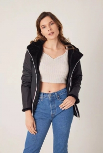 Parka courte r&eacute;versible fausse fourrure noire parka confortable et styl&eacute;e