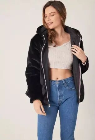Parka courte r�versible fausse fourrure noire parka confortable et styl�e