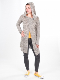 Gilet long &agrave; capuche Pixie Beige pi&egrave;ce cosy &agrave; la silhouette &eacute;lanc&eacute;e