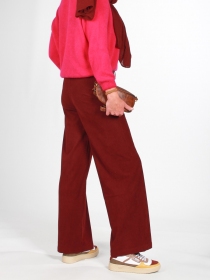 Pantalon velours bordeaux v&ecirc;tement f&eacute;minin chic et intense