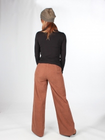 Pantalon velours camel v&ecirc;tement f&eacute;minin doux et &eacute;l&eacute;gant