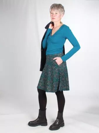 Jupe Chapie Mandalay v�tement mode � la silhouette harmonieuse et au look chic avec d�tail de finition