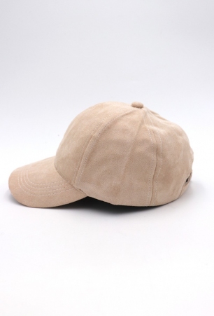 Casquette su�dine Beige �l�ment mode � l'esth�tique actuelle