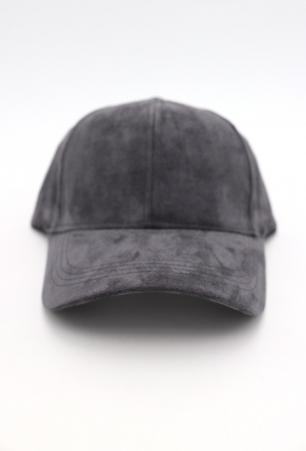 Casquette su�dine Gris �l�ment mode � l'esth�tique actuelle