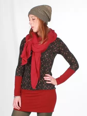 Echarpe Framboise cr�ation de pr�t-�-porter au design travaill� et � la silhouette �l�gante